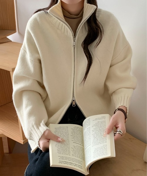 Maison Calme(メゾンカルム)の「ルーズシルエットダブルジップスタンドネックニットカーディガン 春ニット(ニット/セーター・レディース・ベージュ/ネイビー/ホワイト/ブラウン/ブラック・F)」の6枚目の写真