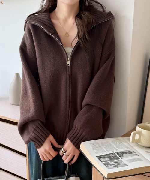 Maison Calme(メゾンカルム)の「ルーズシルエットダブルジップスタンドネックニットカーディガン 春ニット(ニット/セーター・レディース・ベージュ/ネイビー/ホワイト/ブラウン/ブラック・F)」の12枚目の写真