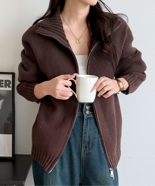 Maison Calme(メゾンカルム)の「ルーズシルエットダブルジップスタンドネックニットカーディガン 春ニット(ニット/セーター・レディース・ベージュ/ネイビー/ホワイト/ブラウン/ブラック・F)」の11枚目の写真