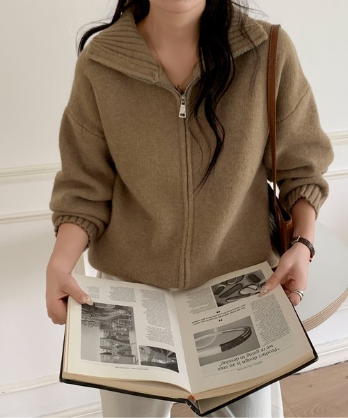 Maison Calme(メゾンカルム)の「ルーズシルエットダブルジップスタンドネックニットカーディガン 春ニット(ニット/セーター・レディース・ベージュ/ネイビー/ホワイト/ブラウン/ブラック・F)」の14枚目の写真