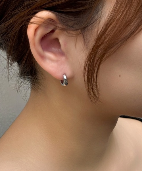 Phoebe(フィービィー)の「【金属アレルギー対応】メタルフープピアス/ステンレス/ユニセックス(ピアス(両耳用)・レディース・シルバー/イエローゴールド・FREE)」の1枚目の写真