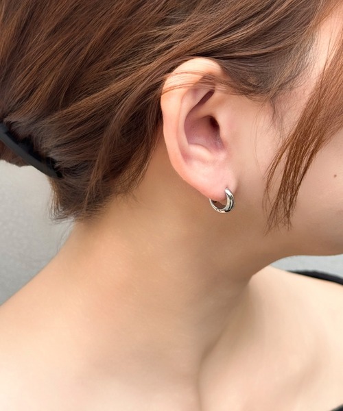 Phoebe(フィービィー)の「【金属アレルギー対応】メタルフープピアス/ステンレス/ユニセックス(ピアス(両耳用)・レディース・シルバー/イエローゴールド・FREE)」の5枚目の写真