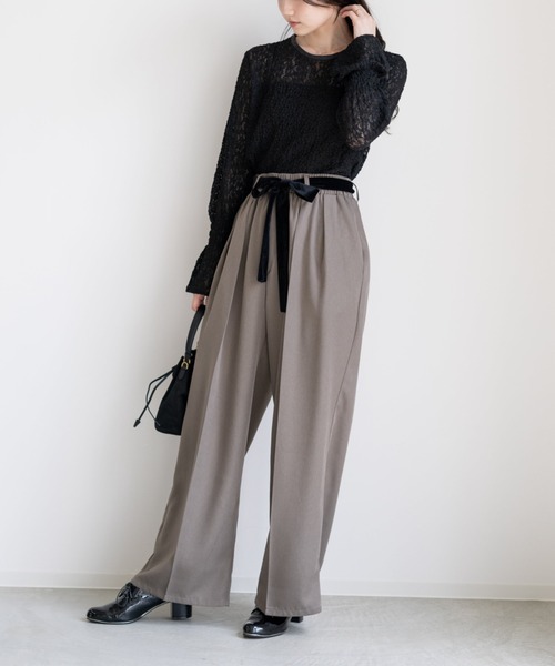 Neige(ネージュ)の「ベロアリボンベルトパンツ(スラックス・レディース・ブラック/グレイッシュベージュ・ONE SIZE)」の4枚目の写真