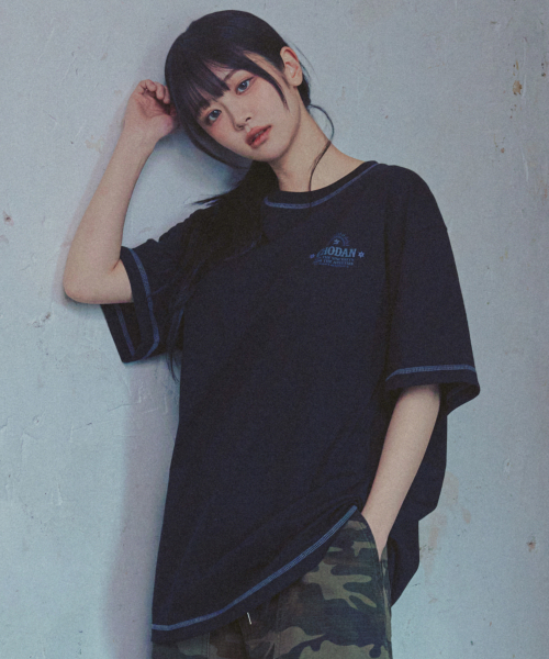 1993STUDIO（1993スタジオ）の「ステッチ配色Tシャツ_ブラック（Tシャツ/カットソー・レディース・その他・MEDIUM/LARGE/X-LARGE）」の2枚目の写真