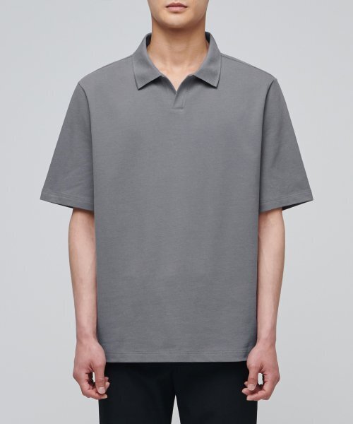 MUSINSA STANDARD(ムシンサスタンダード)の「スリットネックピケポロシャツ【グレー】(ポロシャツ・メンズ・その他・XX-LARGE/SMALL/MEDIUM/LARGE/X-LARGE)」の2枚目の写真