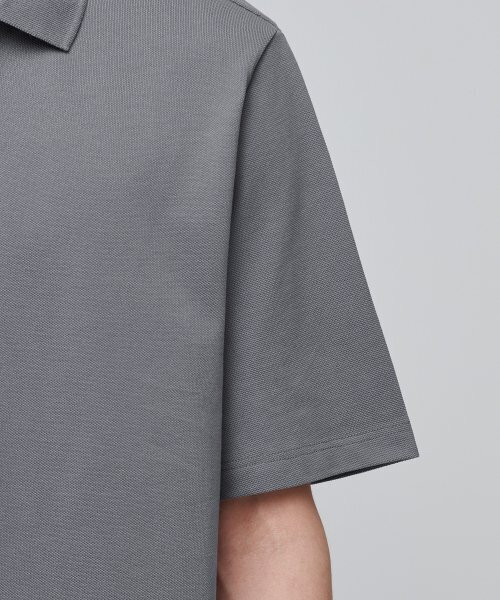 MUSINSA STANDARD(ムシンサスタンダード)の「スリットネックピケポロシャツ【グレー】(ポロシャツ・メンズ・その他・XX-LARGE/SMALL/MEDIUM/LARGE/X-LARGE)」の6枚目の写真