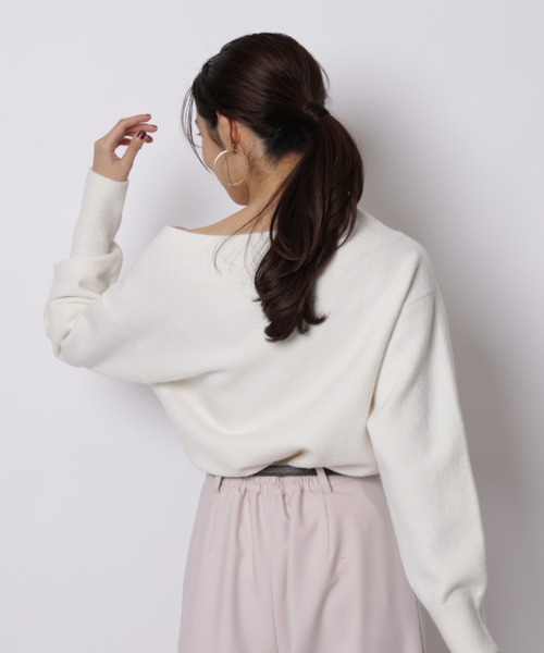 【JUSGLITTY】オフショルゆるニット JUSGLITTY（ジャスグリッティー）の「レディオフショルニット（ニット
