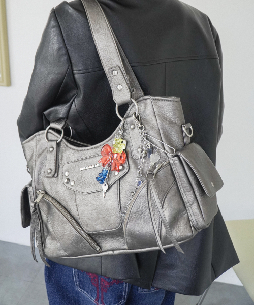 IUGAMAKARAS(イウガマカラス)の「Studded Leather Shoulder Bag (Silver)(ショルダーバッグ・レディース・その他・FREE)」の13枚目の写真