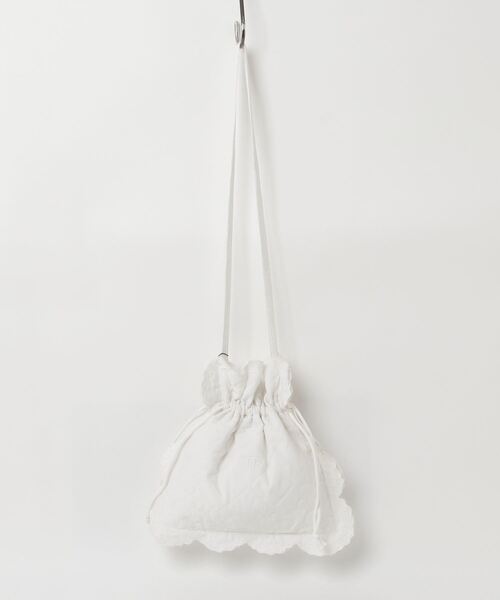 THEATRE PRODUCTS(シアタープロダクツ)の「キルティングエンブロイダリーショルダーバッグ(ショルダーバッグ・レディース・ホワイト/ブラック・FREE)」の5枚目の写真