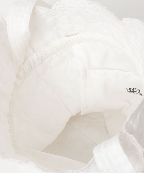 THEATRE PRODUCTS(シアタープロダクツ)の「キルティングエンブロイダリーショルダーバッグ(ショルダーバッグ・レディース・ホワイト/ブラック・FREE)」の3枚目の写真