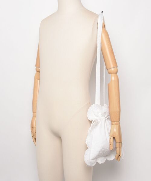 THEATRE PRODUCTS(シアタープロダクツ)の「キルティングエンブロイダリーショルダーバッグ(ショルダーバッグ・レディース・ホワイト/ブラック・FREE)」の4枚目の写真