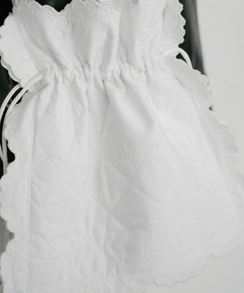 THEATRE PRODUCTS(シアタープロダクツ)の「キルティングエンブロイダリーショルダーバッグ(ショルダーバッグ・レディース・ホワイト/ブラック・FREE)」の14枚目の写真