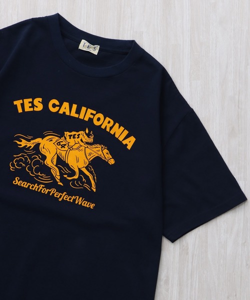 The Endless Summer(エンドレスサマー)の「TES 2026 HORSE RIDE FLOCKY T-SHIRT / Tシャツ(Tシャツ/カットソー・メンズ・ネイビー/ホワイト/ブラック/アイボリー・SMALL/MEDIUM/LARGE/X-LARGE/XX-LARGE)」の9枚目の写真