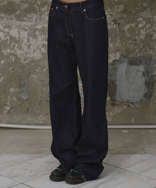 ERER（エルエル）の「Washed Bootcut Denim Pants Indigo（デニムパンツ・レディース・インディゴブルー・1/2）」の3枚目の写真