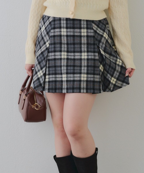 continuer de NICE CLAUP(コンティニューデナイスクラップ)の「チェックプリーツミニスカート(スカート・レディース・グレー/レッド/アイボリー/ブラック・FREE)」の18枚目の写真