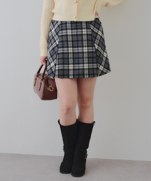 continuer de NICE CLAUP(コンティニューデナイスクラップ)の「チェックプリーツミニスカート(スカート・レディース・グレー/レッド/アイボリー/ブラック・FREE)」の19枚目の写真