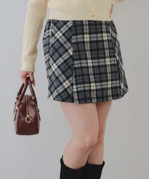 continuer de NICE CLAUP(コンティニューデナイスクラップ)の「チェックプリーツミニスカート(スカート・レディース・グレー/レッド/アイボリー/ブラック・FREE)」の21枚目の写真
