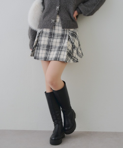 continuer de NICE CLAUP(コンティニューデナイスクラップ)の「チェックプリーツミニスカート(スカート・レディース・グレー/レッド/アイボリー/ブラック・FREE)」の10枚目の写真