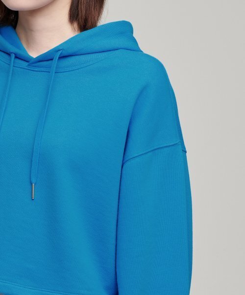 MUSINSA STANDARD WOMAN（ムシンサスタンダードウーマン）の「ウィメンズクロップフードパーカースウェットシャツ[サーフブルー]（パーカー・レディース・その他・LARGE/MEDIUM/SMALL/X-SMALL）」の7枚目の写真