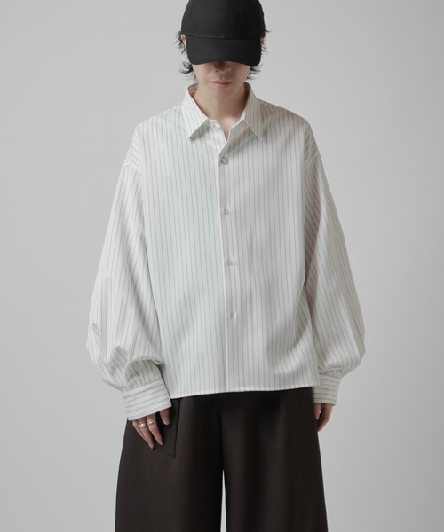 Lui's（ルイス）の「【Neucon】BALLOON SLEEVE STRIPE OVER SHIR / バルーンスリーブストライプオーバーシャツ（シャツ/ブラウス・メンズ・ネイビー/ホワイト/ブラック・1/2）」の2枚目の写真