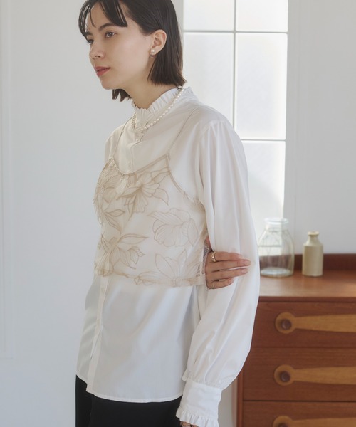 ANGIE（アンジー）の「チュール シアー フラワー刺繍 ビスチェ（キャミソール・レディース・ライトベージュ/ブラック・FREE）」の7枚目の写真