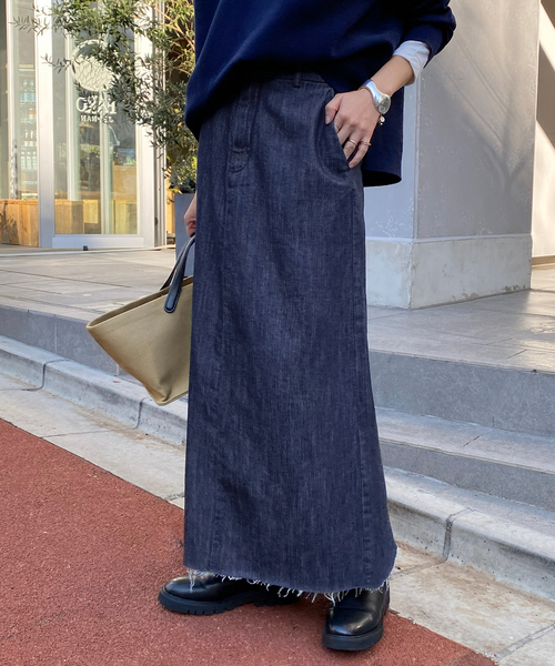 SLOBE IENA(スローブイエナ)の「LE DENIM BOXY TUCK デニムスカート(デニムスカート・レディース・ネイビー/ホワイト・38/36)」の2枚目の写真