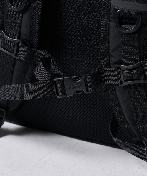 FREAK'S STORE（フリークスストア）の「Coleman × FREAK'S STORE/コールマン 別注 WALKER 25L/別注 ウォーカー/バックパック/A4サイズ収納可能/ノートPC収納可能/ママバッグ/通勤通学（バックパック/リュック・レディース・ブラック・ONE SIZE）」の11枚目の写真