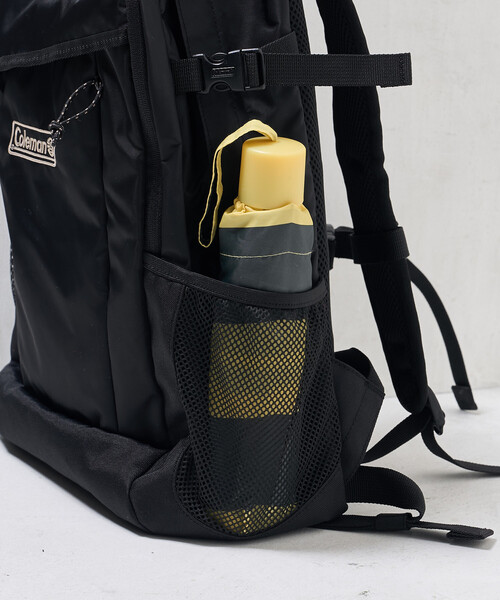 FREAK'S STORE（フリークスストア）の「Coleman × FREAK'S STORE/コールマン 別注 WALKER 25L/別注 ウォーカー/バックパック/A4サイズ収納可能/ノートPC収納可能/ママバッグ/通勤通学（バックパック/リュック・レディース・ブラック・ONE SIZE）」の8枚目の写真