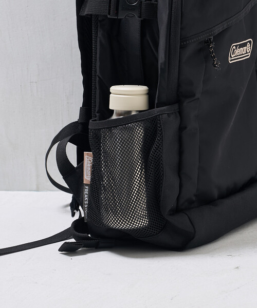FREAK'S STORE（フリークスストア）の「Coleman × FREAK'S STORE/コールマン 別注 WALKER 25L/別注 ウォーカー/バックパック/A4サイズ収納可能/ノートPC収納可能/ママバッグ/通勤通学（バックパック/リュック・レディース・ブラック・ONE SIZE）」の9枚目の写真