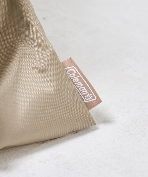 FREAK'S STORE（フリークスストア）の「Coleman × FREAK'S STORE/コールマン 別注 WALKER 25L/別注 ウォーカー/バックパック/A4サイズ収納可能/ノートPC収納可能/ママバッグ/通勤通学（バックパック/リュック・レディース・ブラック・ONE SIZE）」の11枚目の写真