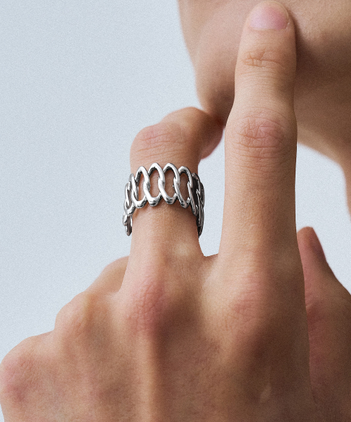 SCALETTOBLACK(スカーレットブラック)の「RSM024 Oval Pattern Open Ring(リング・レディース・シルバー・FREE)」の2枚目の写真