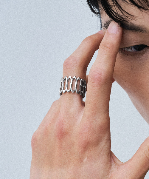 SCALETTOBLACK(スカーレットブラック)の「RSM024 Oval Pattern Open Ring(リング・レディース・シルバー・FREE)」の3枚目の写真