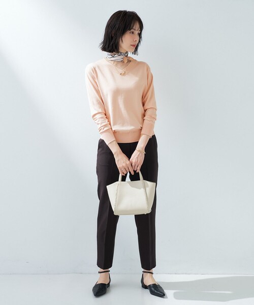 INDIVI（インディヴィ）の「【シルク混】きれいめVネックニット（ニット/セーター・レディース・ボルドー/ブラック/オフホワイト/ワイン系2・38/15 /13/05/19）」の19枚目の写真