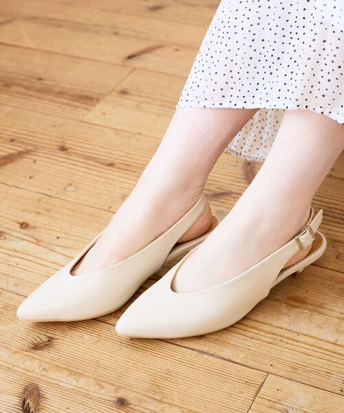 le.coeur blanc(ルクールブラン)の「le.coeur blancバックベルトパンプス(パンプス・レディース・グレイッシュベージュ/ブラック・37/38)」の3枚目の写真