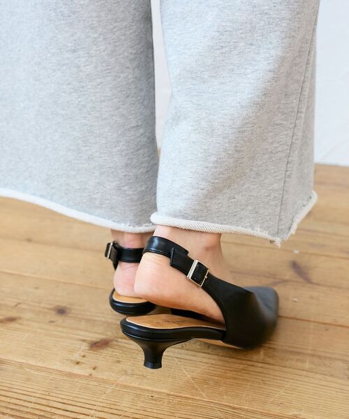 le.coeur blanc(ルクールブラン)の「le.coeur blancバックベルトパンプス(パンプス・レディース・グレイッシュベージュ/ブラック・37/38)」の14枚目の写真