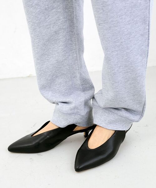 le.coeur blanc（ルクールブラン）の「le.coeur blancバックベルトパンプス（パンプス・レディース・グレイッシュベージュ/ブラック・37/38）」の9枚目の写真