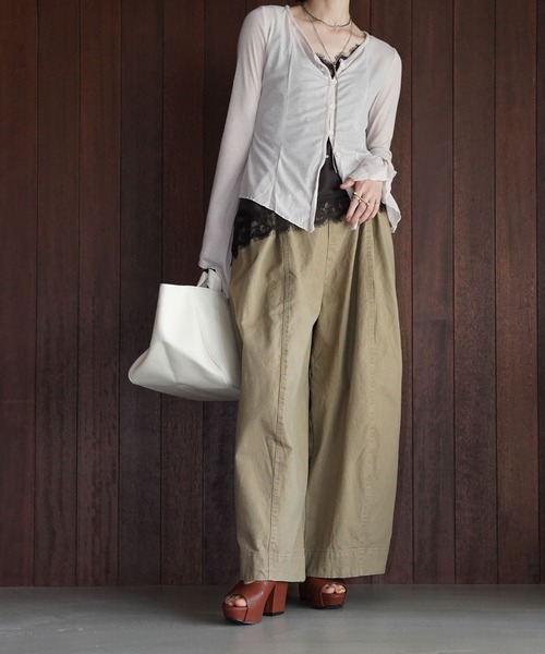 chuclla（チュクラ）の「シャーリングVネックフレアトップス chw26s087（Tシャツ/カットソー・レディース・グレー/アイボリー/ブラック・FREE）」の4枚目の写真