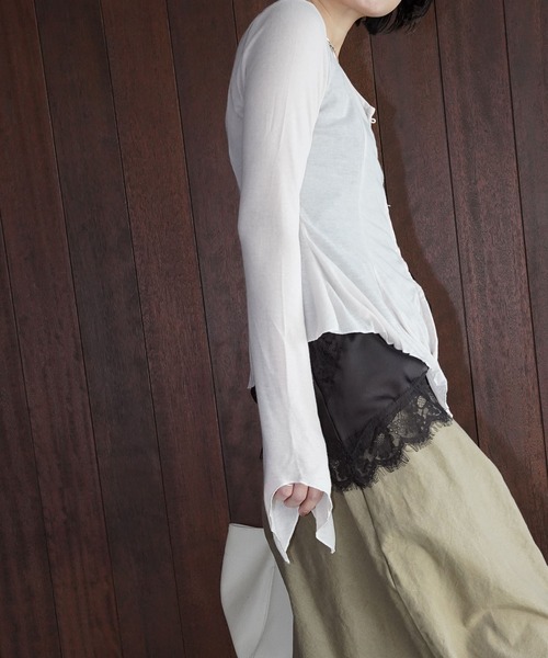 chuclla（チュクラ）の「シャーリングVネックフレアトップス chw26s087（Tシャツ/カットソー・レディース・グレー/アイボリー/ブラック・FREE）」の7枚目の写真