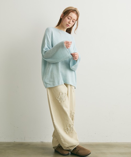 Crisp(クリスプ)の「フラワーモチーフカーブデニムパンツ(デニムパンツ・レディース・ブルー/アイボリー・FREE)」の13枚目の写真