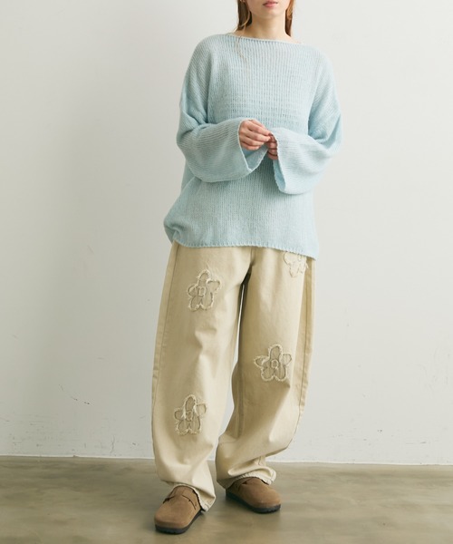 Crisp(クリスプ)の「フラワーモチーフカーブデニムパンツ(デニムパンツ・レディース・ブルー/アイボリー・FREE)」の14枚目の写真