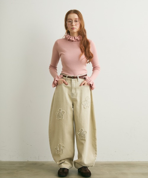 Crisp(クリスプ)の「フラワーモチーフカーブデニムパンツ(デニムパンツ・レディース・ブルー/アイボリー・FREE)」の17枚目の写真