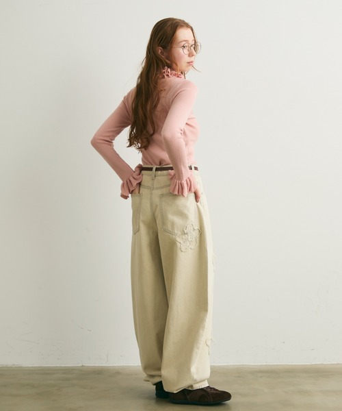 Crisp(クリスプ)の「フラワーモチーフカーブデニムパンツ(デニムパンツ・レディース・ブルー/アイボリー・FREE)」の18枚目の写真