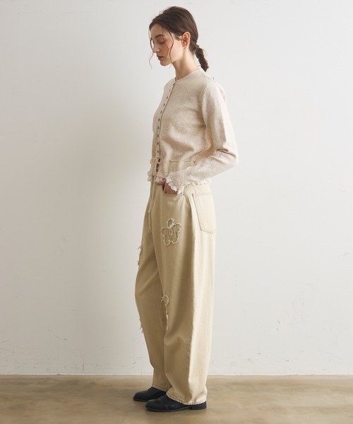 Crisp（クリスプ）の「フラワーモチーフカーブデニムパンツ（デニムパンツ・レディース・ブルー/アイボリー・FREE）」の7枚目の写真