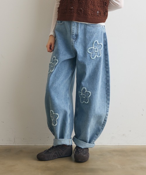 Crisp（クリスプ）の「フラワーモチーフカーブデニムパンツ（デニムパンツ・レディース・ブルー/アイボリー・FREE）」の18枚目の写真