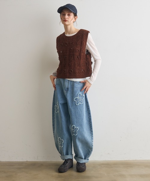 Crisp（クリスプ）の「フラワーモチーフカーブデニムパンツ（デニムパンツ・レディース・ブルー/アイボリー・FREE）」の13枚目の写真