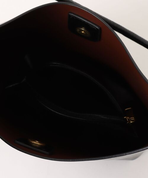 MAISON BREEZE(メゾンブリーズ)の「【MAISON BREEZE】ポーチ付きPUレザーワンハンドルトートバッグ KNF-YI ※(トートバッグ・レディース・モカ/ブラウン/ブラック・FREE)」の6枚目の写真