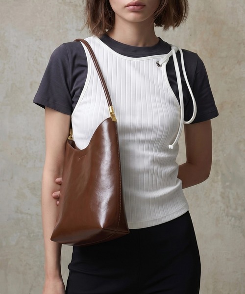 MAISON BREEZE(メゾンブリーズ)の「【MAISON BREEZE】ポーチ付きPUレザーワンハンドルトートバッグ KNF-YI ※(トートバッグ・レディース・モカ/ブラウン/ブラック・FREE)」の2枚目の写真