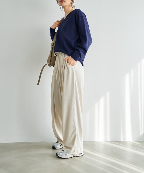 STYLE DELI(スタイルデリ)の「縦線凹凸2タックリラックスパンツ(その他パンツ・レディース・ホワイト/チャコールグレー・FREE)」の5枚目の写真