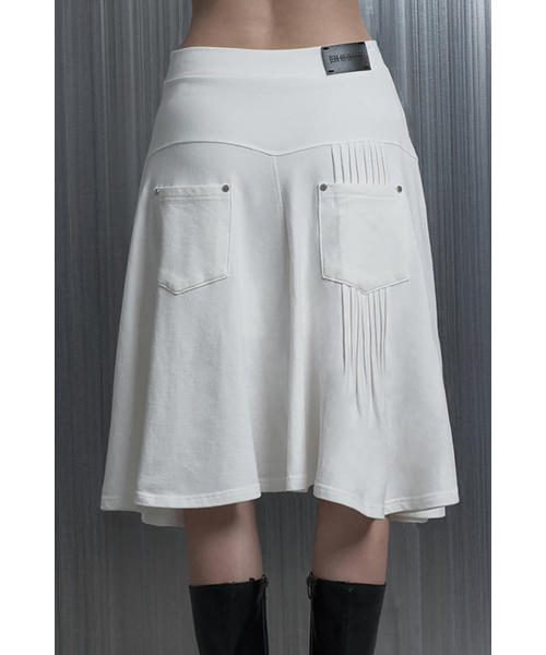 ETRE AU SOMMET(エトレオソメ)の「Silhouette Pocket Flare Midi Skirt (Ivory)(スカート・レディース・その他・1/2)」の2枚目の写真