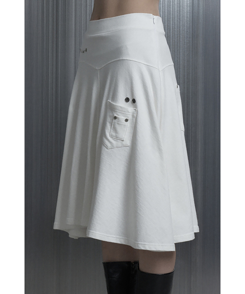 ETRE AU SOMMET(エトレオソメ)の「Silhouette Pocket Flare Midi Skirt (Ivory)(スカート・レディース・その他・1/2)」の3枚目の写真